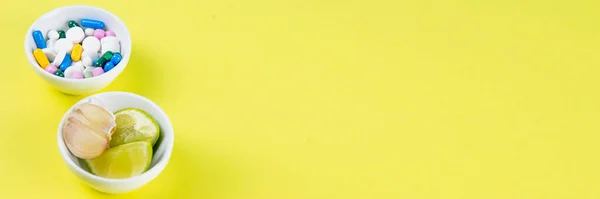 Calce Zenzero Contro Compresse Multicolori Concetto Scegliere Una Dieta Sana — Foto Stock
