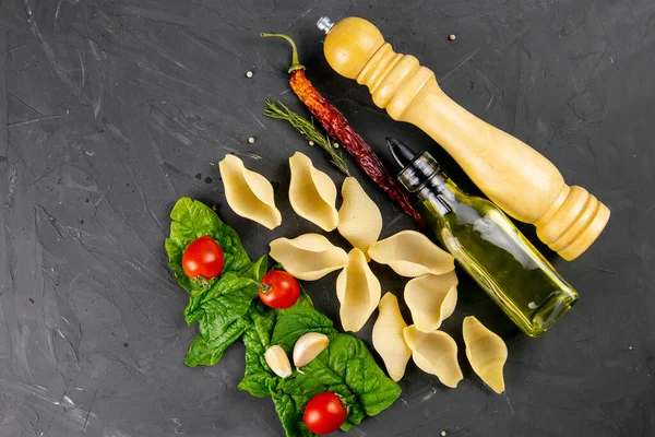 Pasta Big Conchiglie Fresh Vegetables Ingredients Italian Cuisine Top View — Stock Photo, Image