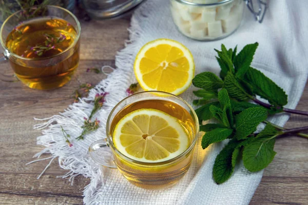 Glass Transparent Cup Mint Tea Stands Wooden Stand Next Sugar — Stock Photo, Image