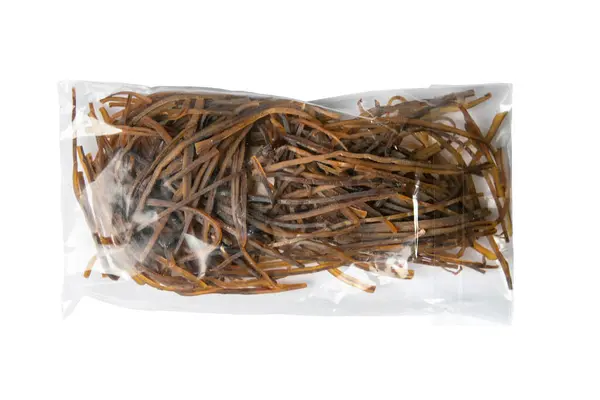 Tintenfisch Dunkle Spinnweben Einer Transparenten Verpackung Vorspeise Bier Isoliert Auf — Stockfoto