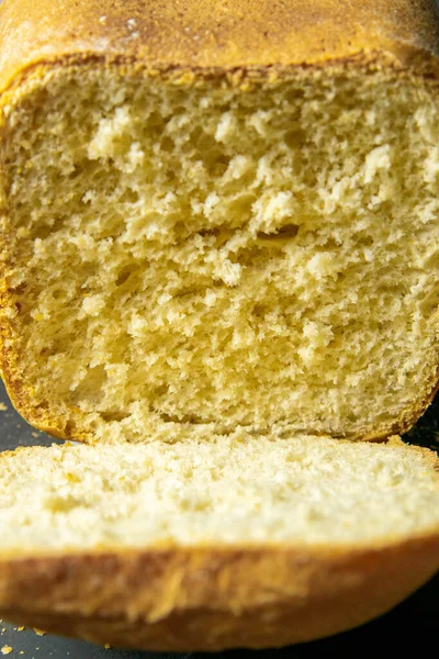 Pão Perfumado Fresco Contra Fundo Escuro Sortimento Pão Assado Fundo — Fotografia de Stock