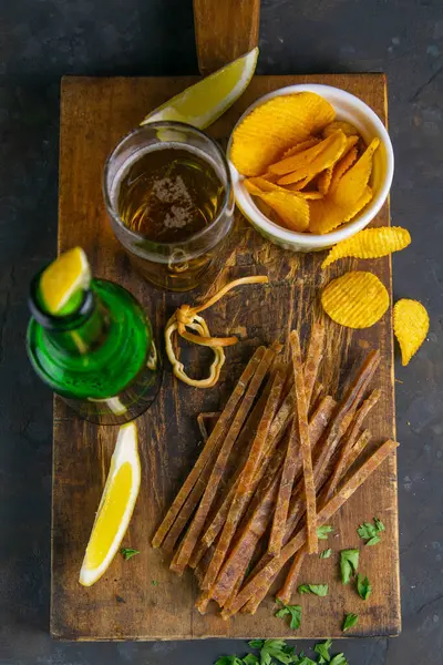 Tuna Pepper Beer Lemon Potato Chips Dark Wooden Board Snack — Stock Photo, Image
