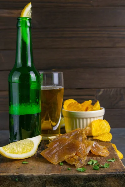 Filé Peixe Gato Seco Com Batatas Fritas Cerveja Limão Batata — Fotografia de Stock