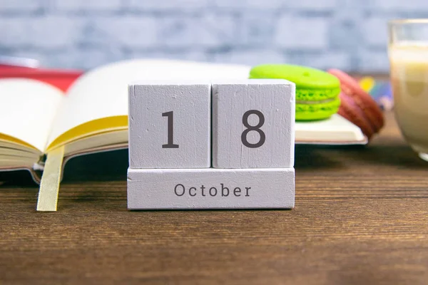 Oktober Auf Dem Hölzernen Kalender Der Achtzehnte Tag Des Herbstmonats — Stockfoto
