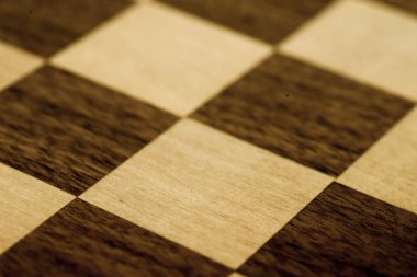 siyah ve Beyaz ahşap satranç