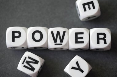 oyuncak küplerin kelime güç