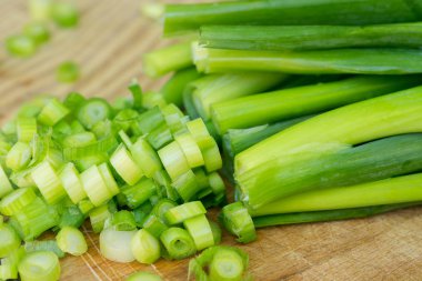 kesilmiş yeşil soğan frenk soğanı 