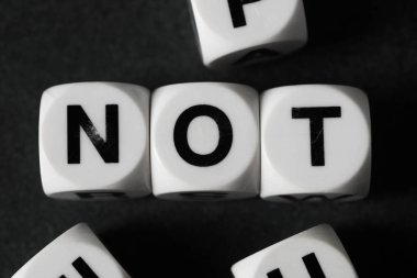 kelime değil oyuncak küpleri