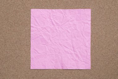 pembe buruşuk kağıt kayda göre cork arka plan  