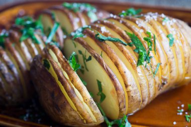 seçici odak fırında patates 