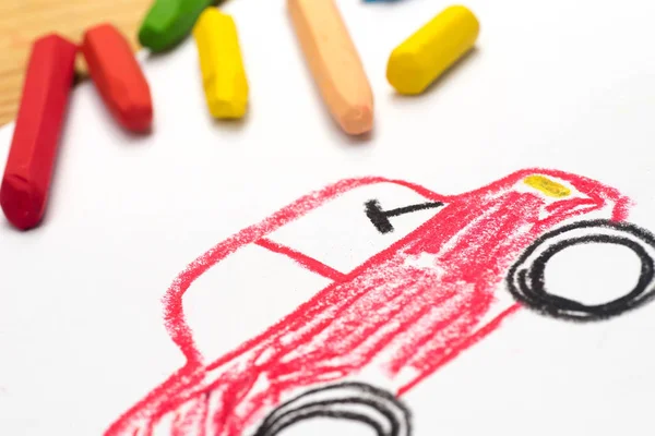 Çocuk çizim, kırmızı otomatik, seçici odak 