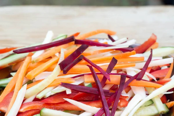 çok renkli doğranmış sebze seçici odak 