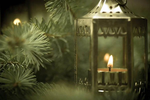 キャンドル ライトと小さなクリスマス ランタン — ストック写真