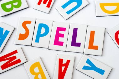 renkli harflerin kelime büyü yapılmış 
