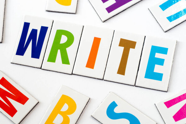 написание слова из цветных букв
 