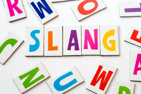 Woord slang gemaakt van kleurrijke letters — Stockfoto