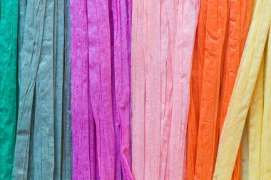 çok renkli kağıt dizeleri 