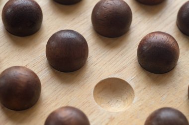 Solitaire, asil solo, peg solitaire veya brainvita oyun tahtası 