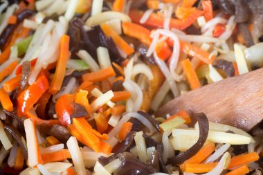 wok sebze ile asya erişte