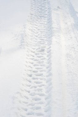 otomobil lastiği karda yazdırır 