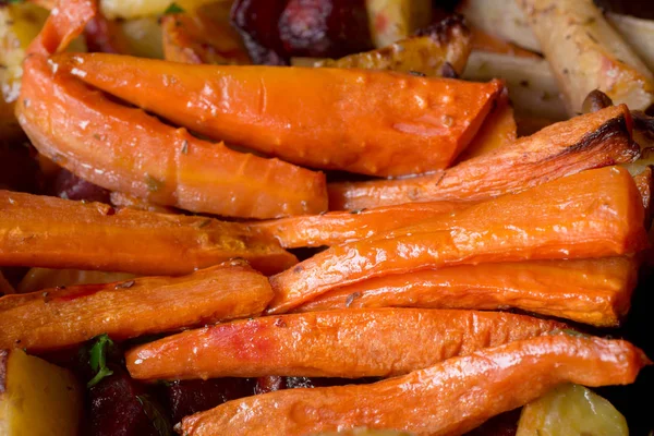 Carrots baked in oven — Stock Photo, Image