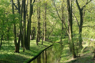 Bahar Parkı su kanalı ile
