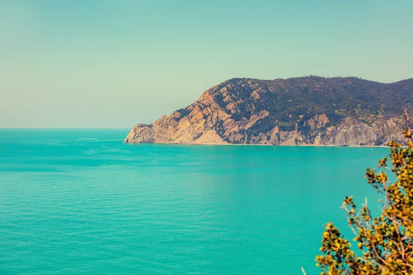 Wilde rocky sea coast — Stock Photo, Image