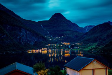 Geiranger Köyü gece