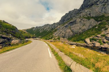 dağ yolu ile peyzaj