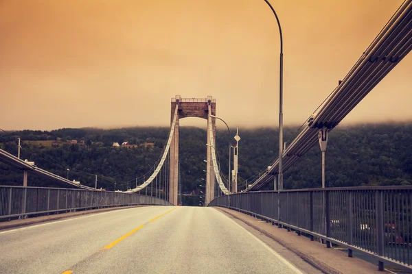 Puente de carretera al atardecer — Foto de Stock