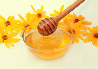 Bal ve tahta kaşık