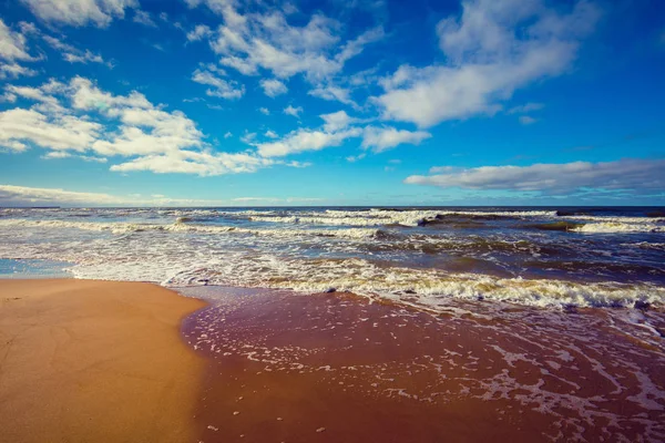 Deserted sandy beach — Stock Photo, Image