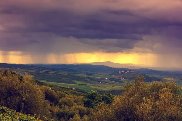 Tuscany Vadisi fırtınalı havalarda