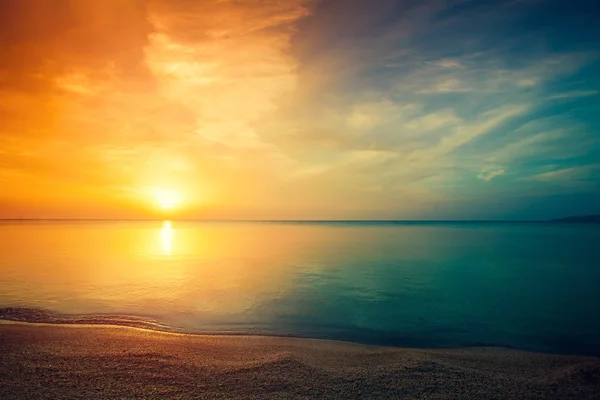 Salida del sol sobre el mar — Foto de Stock