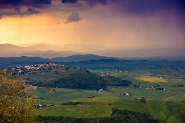 Tuscany Vadisi fırtınalı havalarda