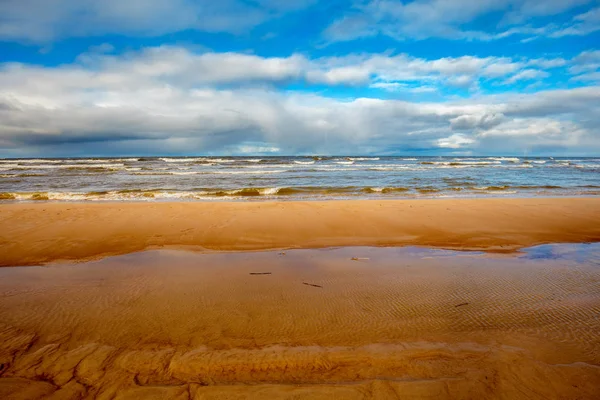 Orilla Del Mar Hermoso Cielo Océano Azul Playa Día Soleado — Foto de Stock