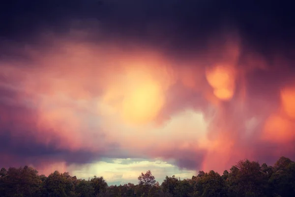 Stormig Dramatisk Himmel Solnedgången — Stockfoto