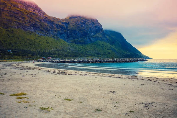 Fjorden Solnedgången Stenig Strand Kväll Strand Med Vit Sand Vacker — Stockfoto