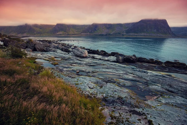 Fjorden Solnedgången Stenig Strand Kväll Vacker Natur Norge Senja Öar — Stockfoto