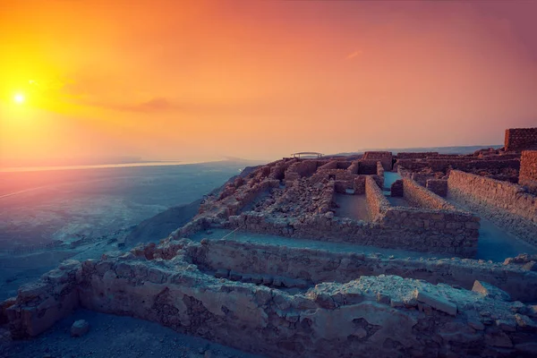 güzel gündoğumu masada kale içinde. judaean Çölü'nde Kral herod Sarayı kalıntıları.