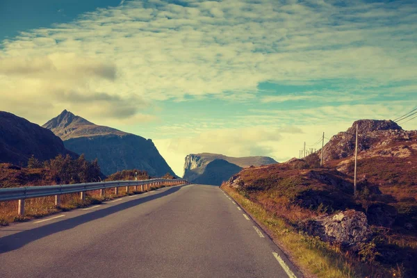 Conduire Une Voiture Sur Route Montagne Nature Norvège Cercle Polaire — Photo