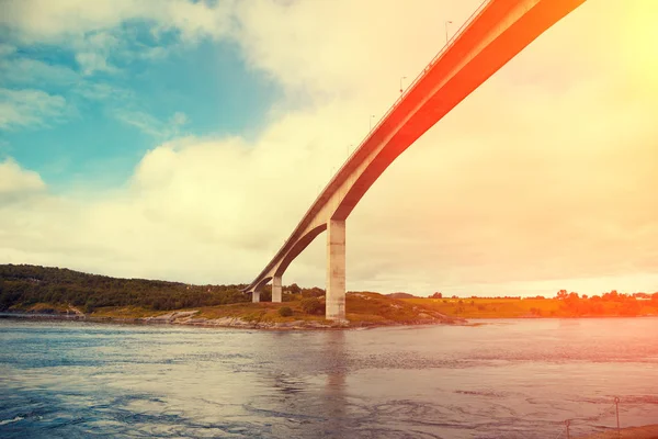 Most Přes Fjord Při Západu Slunce Vířivky Vír Saltstraumen Norsko — Stock fotografie