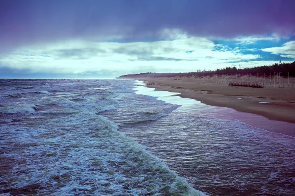 Brzeg Morza Sztormowej Pogody Piękny Dramatyczne Niebo Nad Plażą — Zdjęcie stockowe