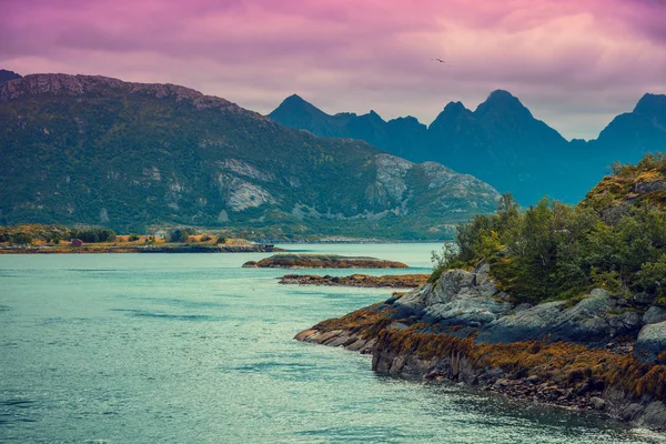 Fiorde Pôr Sol Banco Rochoso Noite Bela Natureza Noruega Ilhas — Fotografia de Stock
