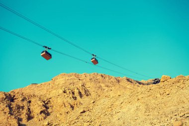 Teleferik Masada Kalesi, İsrail için. Sanrise Judaean çöl üzerinde