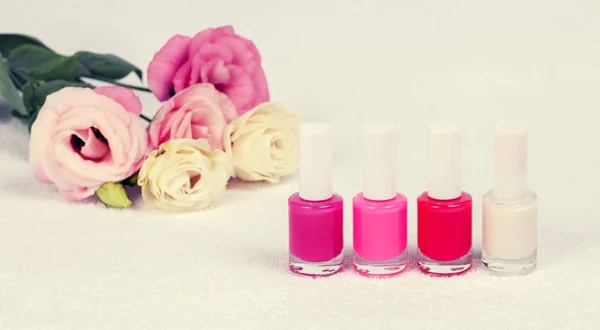 Esmalte Uñas Para Manicura Francesa Decorado Con Flores Rosas — Foto de Stock