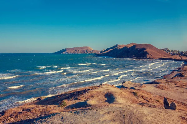 Vista Baía Mar Aberto Mar Rochoso Com Céu Azul Bela — Fotografia de Stock