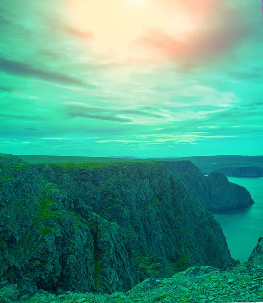 Красиві Скелясті Морський Пейзаж Драматичним Хмарного Неба Заході Сонця Дика — стокове фото