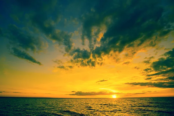 Puesta Sol Mágica Sobre Mar —  Fotos de Stock