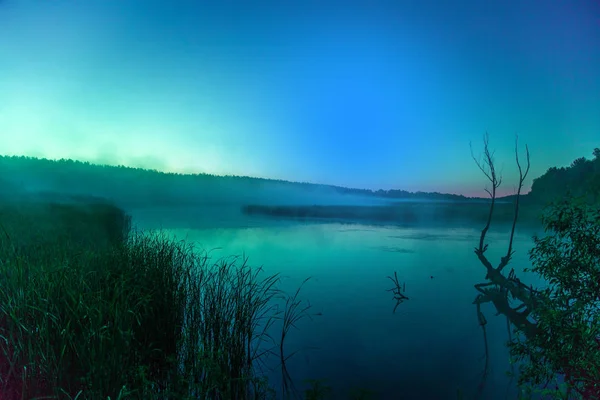 Туманное Утро Озеро Восхода Солнца Сельский Пейзаж Мистическое Чувство — стоковое фото